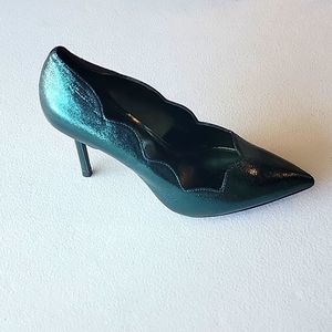 Nearly New Katy Perry Scalloped Pointed Toe Pumps in Pine, Size 8